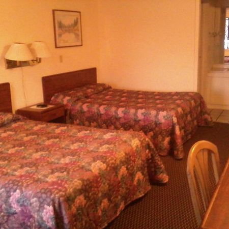 Westwoods Inn & Suites Woodhaven Luaran gambar