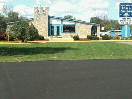 Westwoods Inn & Suites Woodhaven Luaran gambar