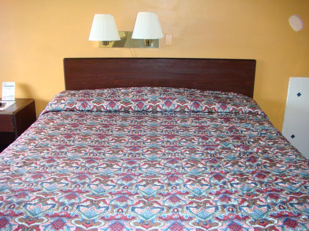 Westwoods Inn & Suites Woodhaven Luaran gambar