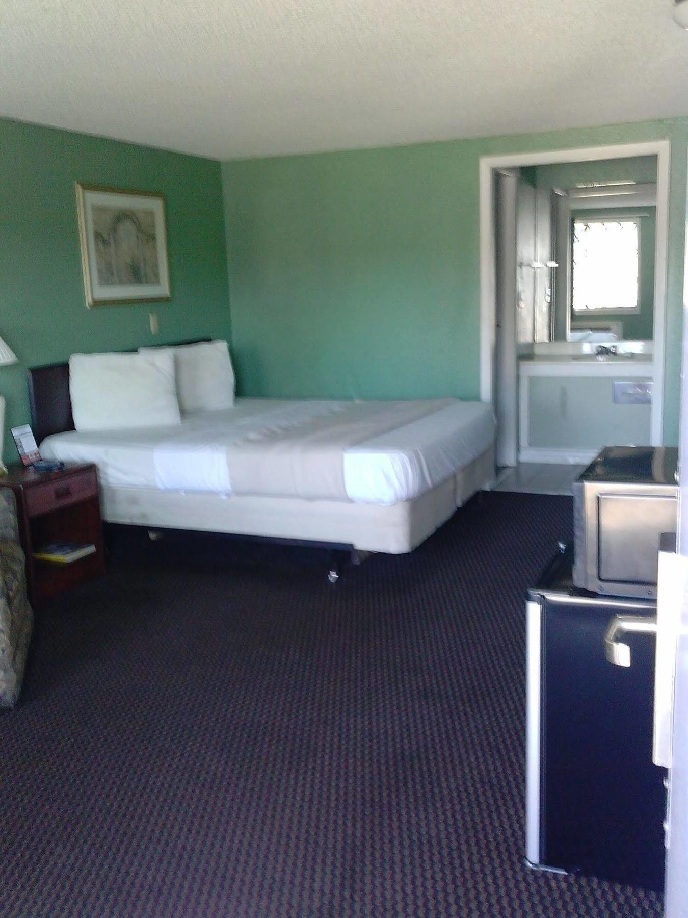 Westwoods Inn & Suites Woodhaven Luaran gambar