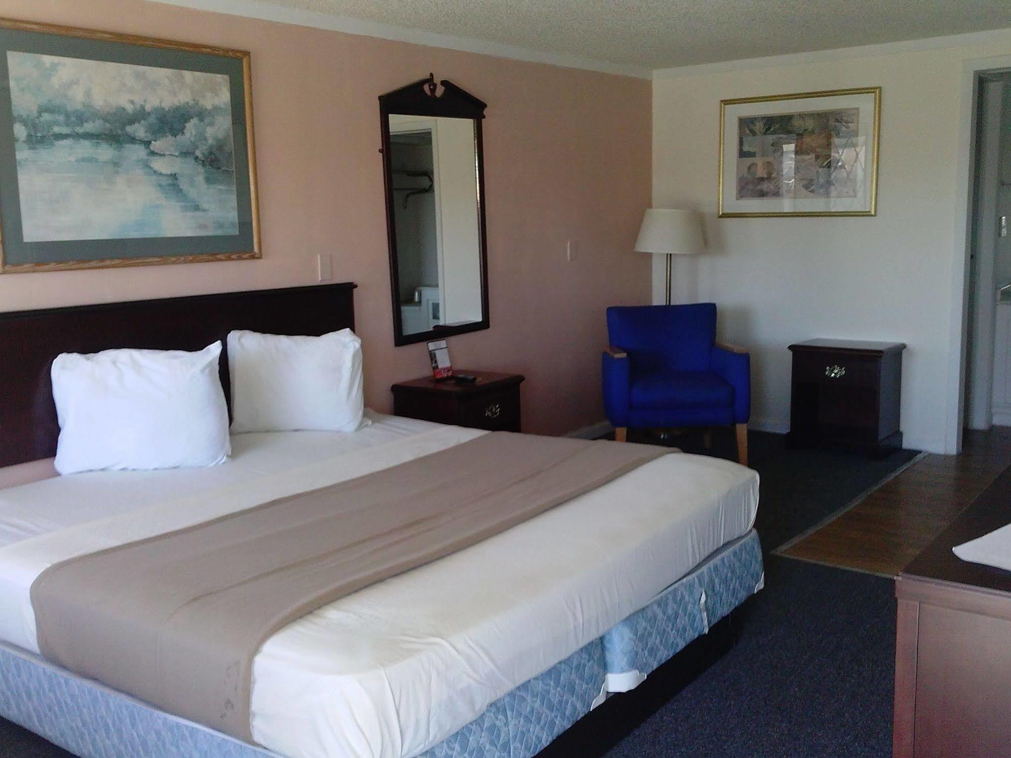 Westwoods Inn & Suites Woodhaven Luaran gambar